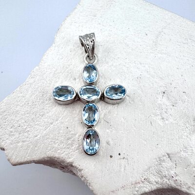 Подвеска с топазами из серебра 925 пробы