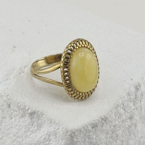 Кольцо с янтарем из серебра 925 пробы с позолотой