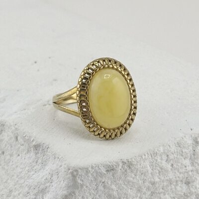 Кольцо с янтарем из серебра 925 пробы с позолотой