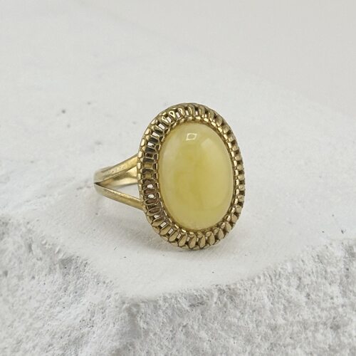 Кольцо с янтарем из серебра 925 пробы с позолотой