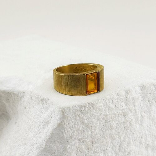 Кольцо с янтарем из серебра 925 пробы с позолотой