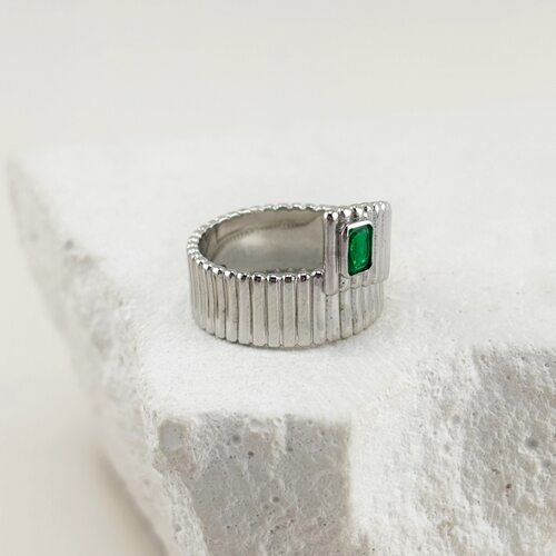 Кольцо с фианитом из серебра 925 пробы