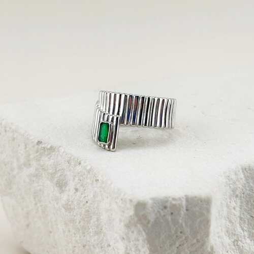 Кольцо с фианитом из серебра 925 пробы