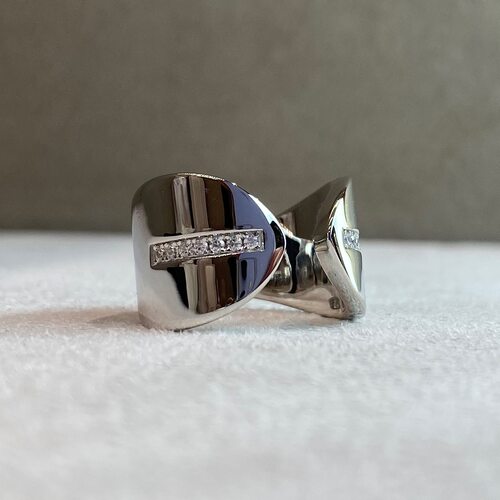 Кольцо с фианитами из серебра 925 пробы