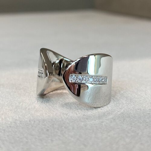 Кольцо с фианитами из серебра 925 пробы