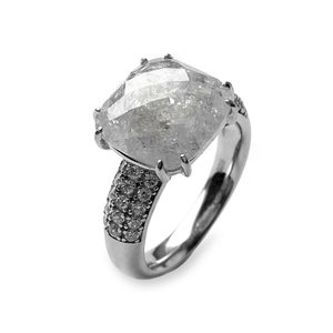 Кольцо с кристаллами и фианитами из серебра 925 пробы