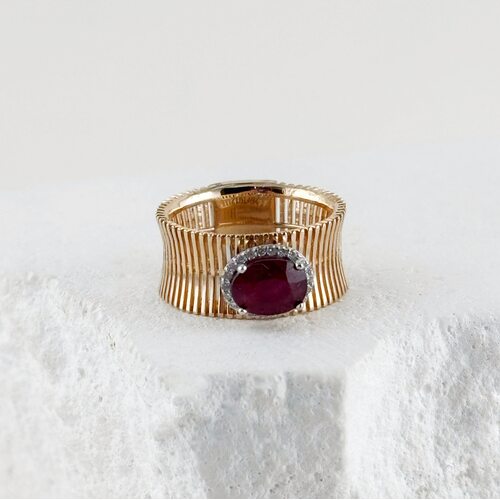 Кольцо с рубином и бриллиантами из золота 585 пробы