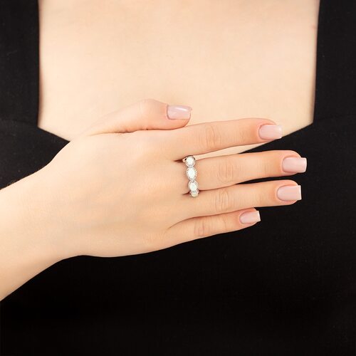 Кольцо с опалом и фианитами из серебра 925 пробы