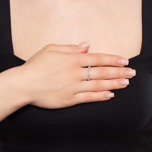 Кольцо с фианитами из серебра 925 пробы