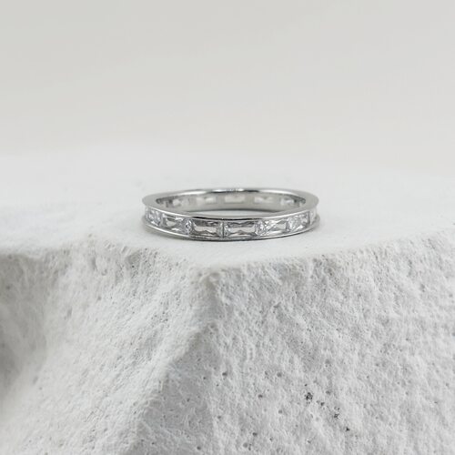 Кольцо с фианитами из серебра 925 пробы