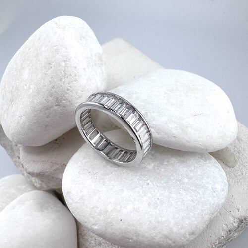 Кольцо с фианитами из серебра 925 пробы