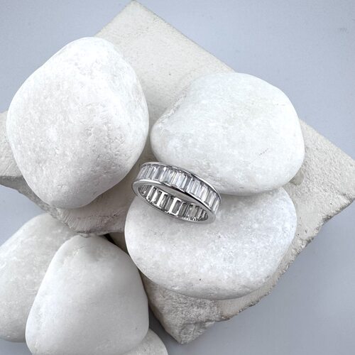 Кольцо с фианитами из серебра 925 пробы