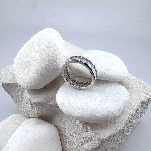 Кольцо с фианитами из серебра 925 пробы