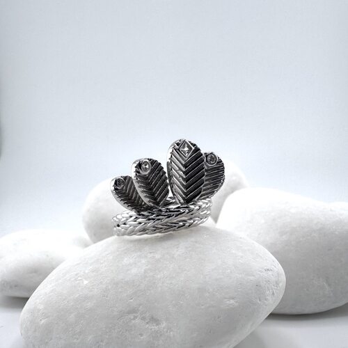 Кольцо с фианитами из серебра 925 пробы