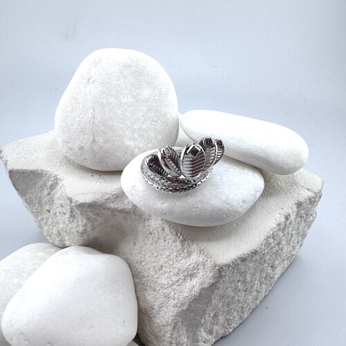 Кольцо с фианитами из серебра 925 пробы