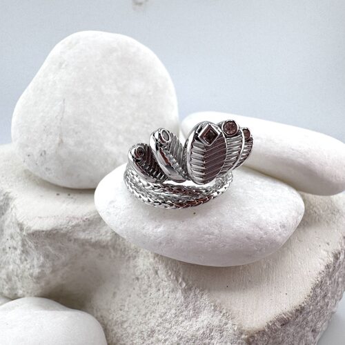 Кольцо с фианитами из серебра 925 пробы