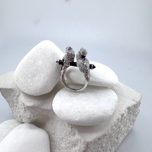 Кольцо "Попугаи" с фианитами и эмалью из серебра 925 пробы