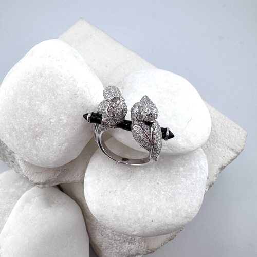 Кольцо "Попугаи" с фианитами и эмалью из серебра 925 пробы