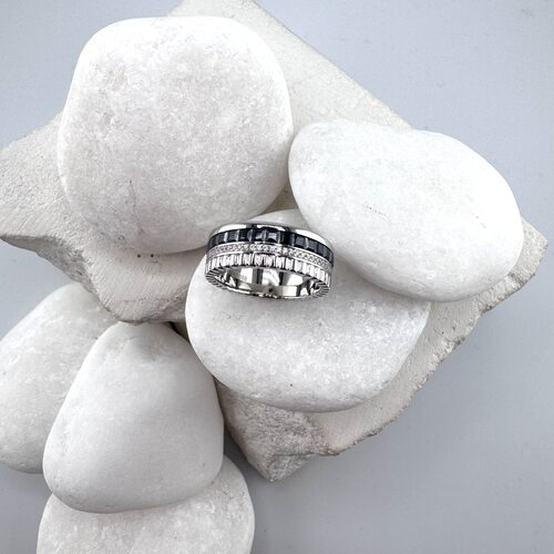 Кольцо с керамикой и фианитами из серебра 925 пробы