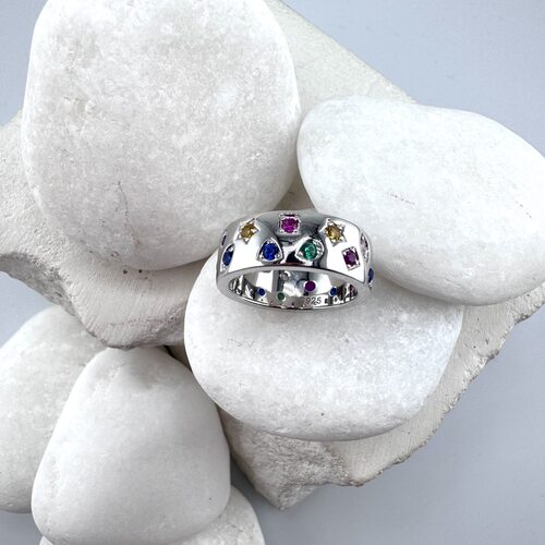 Кольцо с фианитами из серебра 925 пробы