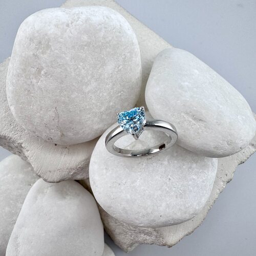 Кольцо "Сердце" с фианитом из серебра 925 пробы