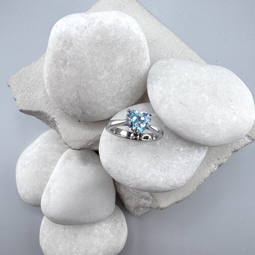 Кольцо "Сердце" с фианитами из серебра 925 пробы