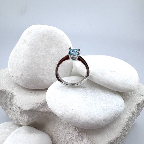 Кольцо с фианитом из серебра 925 пробы