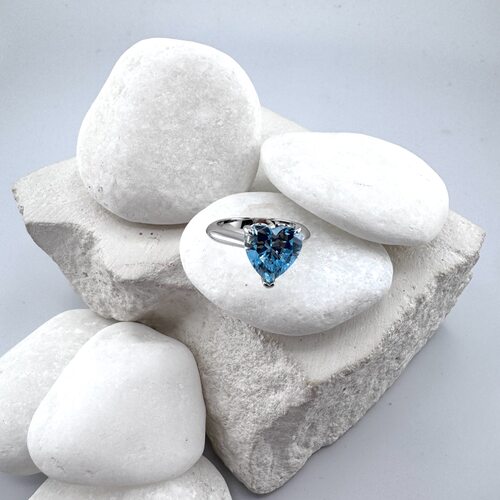 Кольцо "Сердце" с фианитом из серебра 925 пробы