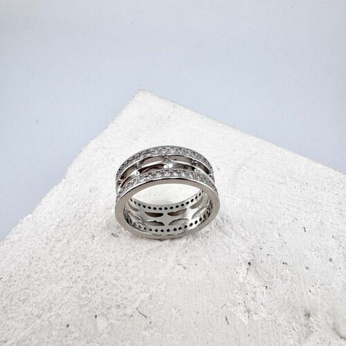 Кольцо с фианитами из серебра 925 пробы