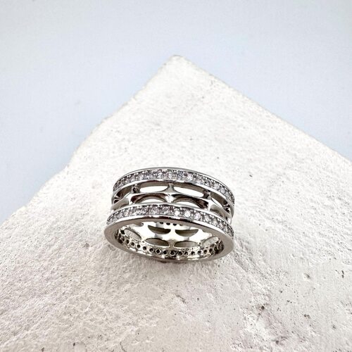 Кольцо с фианитами из серебра 925 пробы