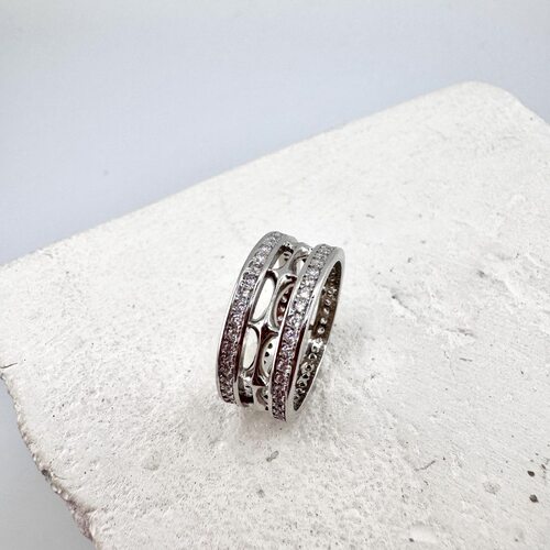 Кольцо с фианитами из серебра 925 пробы