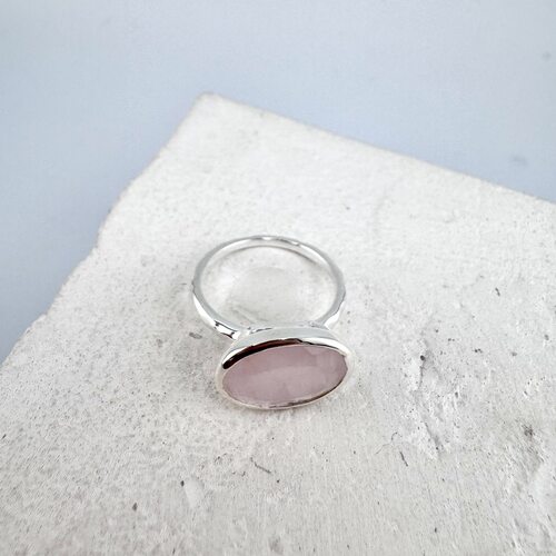 Кольцо с кварцем из серебра 925 пробы