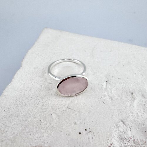 Кольцо с кварцем из серебра 925 пробы