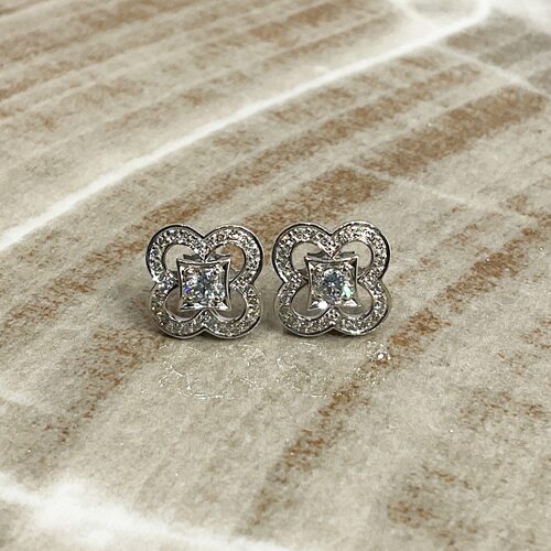 Серьгим "Клевера" с бриллиантами из белого золота 585 пробы