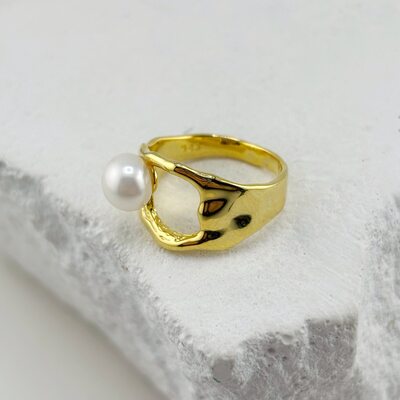 Кольцо с жемчугом из серебра 925 пробы с позолотой