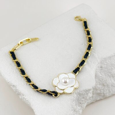 Браслет "Цветок" с перламутром, эмалью и кожей из серебра 925 пробы с позолотой