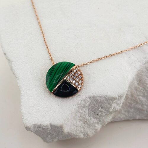 Колье с фианитами, малахитом и ониксом из серебра 925 пробы с позолотой
