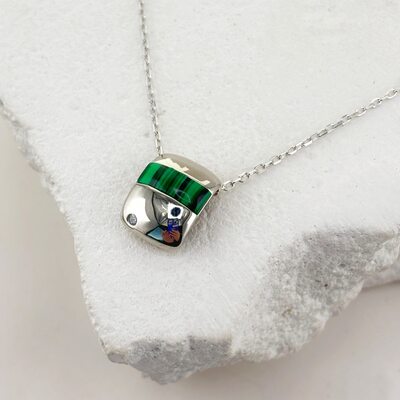 Колье с малахитом и фианитами из серебра 925 пробы