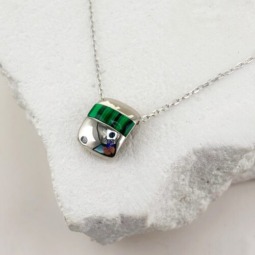 Колье с малахитом и фианитами из серебра 925 пробы