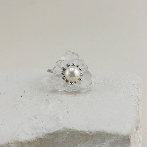 Кольцо "Цветок" с жемчугом и кварцем из серебра 925 пробы
