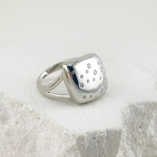 Кольцо с фианитами из серебра 925 пробы арт. SR31799-BW