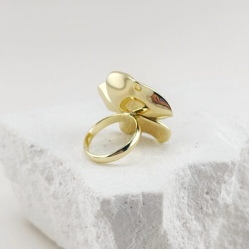 Кольцо "Цветок" с эмалью из серебра 925 пробы с позолотой