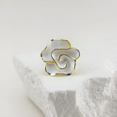 Кольцо "Цветок" с эмалью из серебра 925 пробы с позолотой