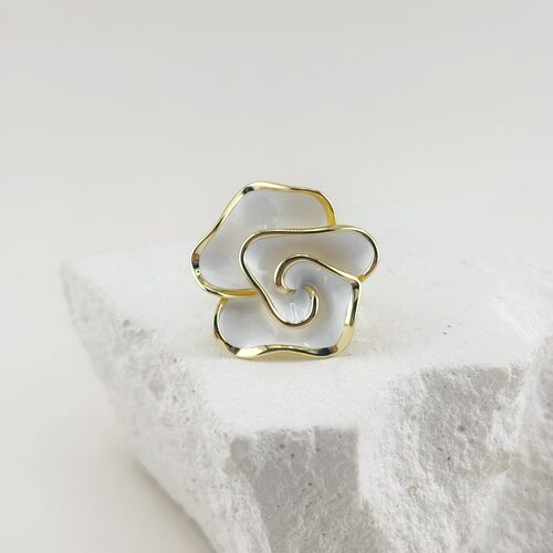 Кольцо "Цветок" с эмалью из серебра 925 пробы с позолотой