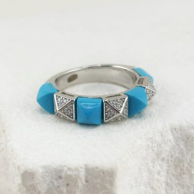 Кольцо с фианитами и бирюзой из серебра 925 пробы