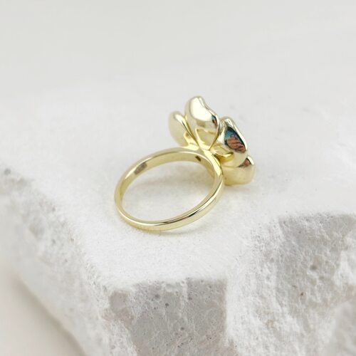 Кольцо "Цветок" с эмалью и перламутром из серебра 925 пробы с позолотой