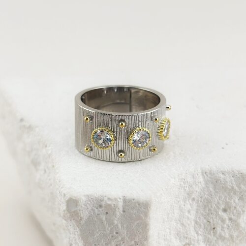 Кольцо с фианитами из серебра 925 пробы с позолотой