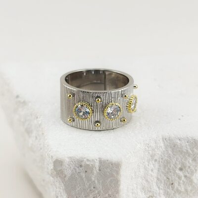 Кольцо с фианитами из серебра 925 пробы с позолотой