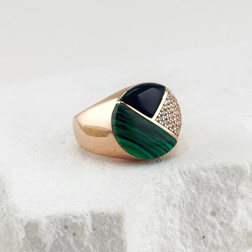 Кольцо с фианитами, малахитом и ониксом из серебра 925 пробы с позолотой