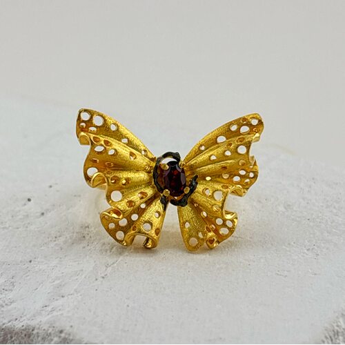 Кольцо "Бабочка" с гранатом из серебра 925 пробы с позолотой